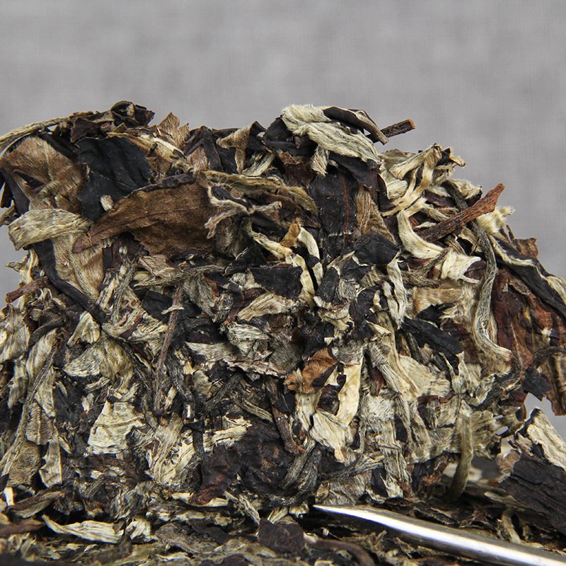 Moonlight Beauty Tea – 2020 Vintage Yunnan Large-Leaf Sun-Dried Raw Pu'er, 357g Cake - Image 3