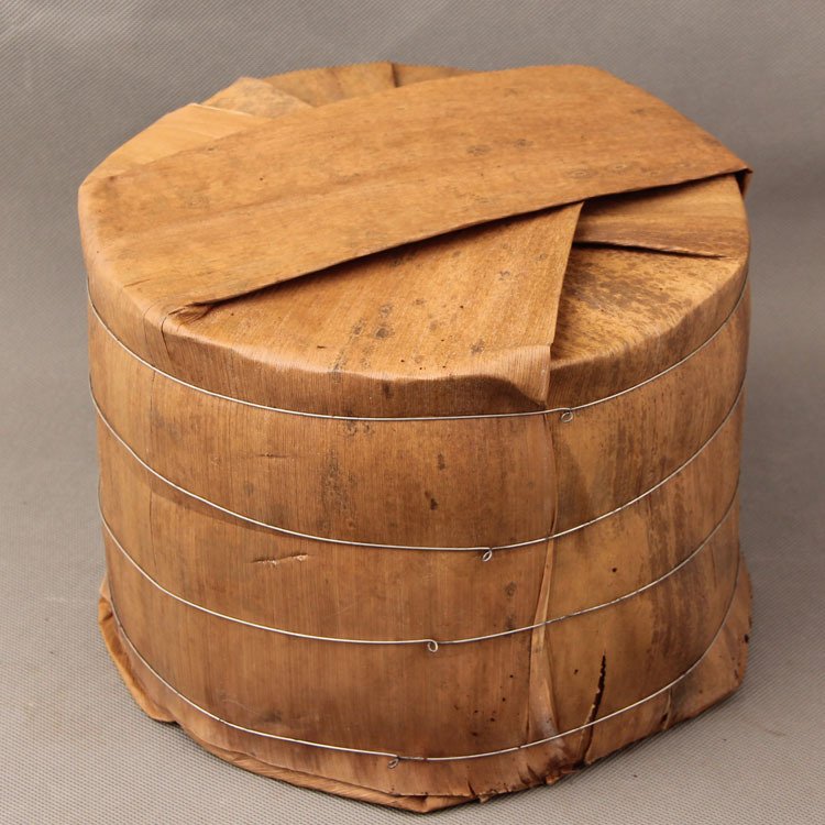 2005 Camphor-Aroma Ancient Tree Ripe Pu'er Tea Column – 3kg Dragon Column Cylinder Tea