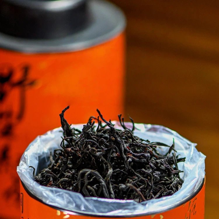 Yunnan Ancient Tree Black Tea – Special Grade Wild Sun-Dried Dianhong | 800+ Year Wild Trees | 100g Canister - Image 2