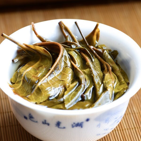 2024 Bingdao Old Village Single-Tree Raw Pu'er Loose Tea – Exclusive Single-Plant Selection, 100g Tin Canister - Image 4