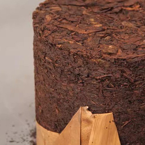 2005 Camphor-Aroma Ancient Tree Ripe Pu'er Tea Column – 3kg Dragon Column Cylinder Tea - Image 4