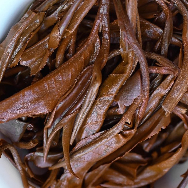 2024 Old Ban Zhang Premium Ancient Tree Black Tea – Rich & Aromatic Yunnan Dianhong | 100g Canister - Image 4