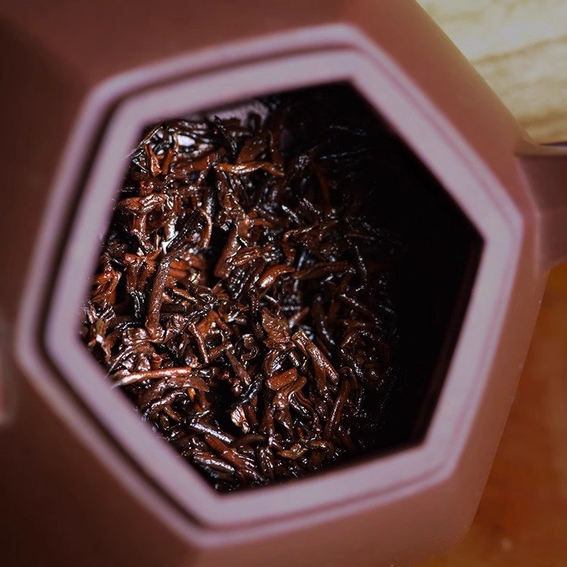 2005 Ban Zhang Gong Ya Pu'er Tea – Aged Ripe Tea with Interwoven Medicinal & Aged Aroma, 19-Year-Old Mellow Ripe Pu'er, 200g Tin - Image 3