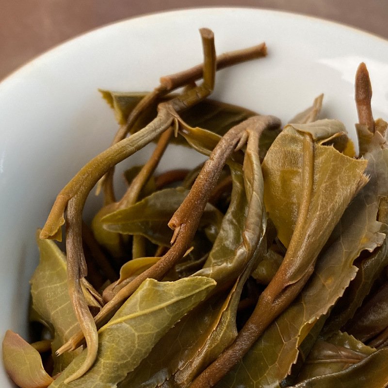 Tongqinghe Ancient Tree Raw Pu'er Tea from Yi Wu Protected Forest – 357g Cake | Sheng Pu'er - Image 4
