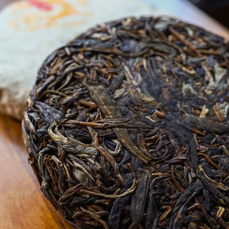 2018 Yi Wu Gua Feng Zhai Ancient Tree Raw Pu'er Tea – Aroma with Silky Smoothness | 100g Cake - Image 2