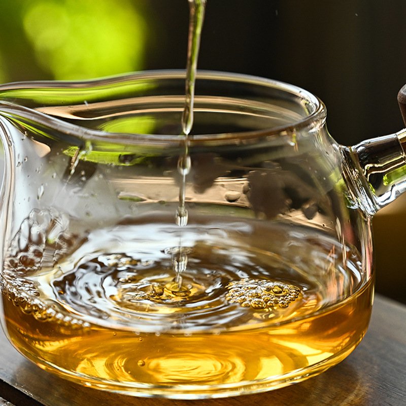 2018 Yi Wu Gua Feng Zhai Ancient Tree Raw Pu'er Tea – Aroma with Silky Smoothness | 100g Cake - Image 3